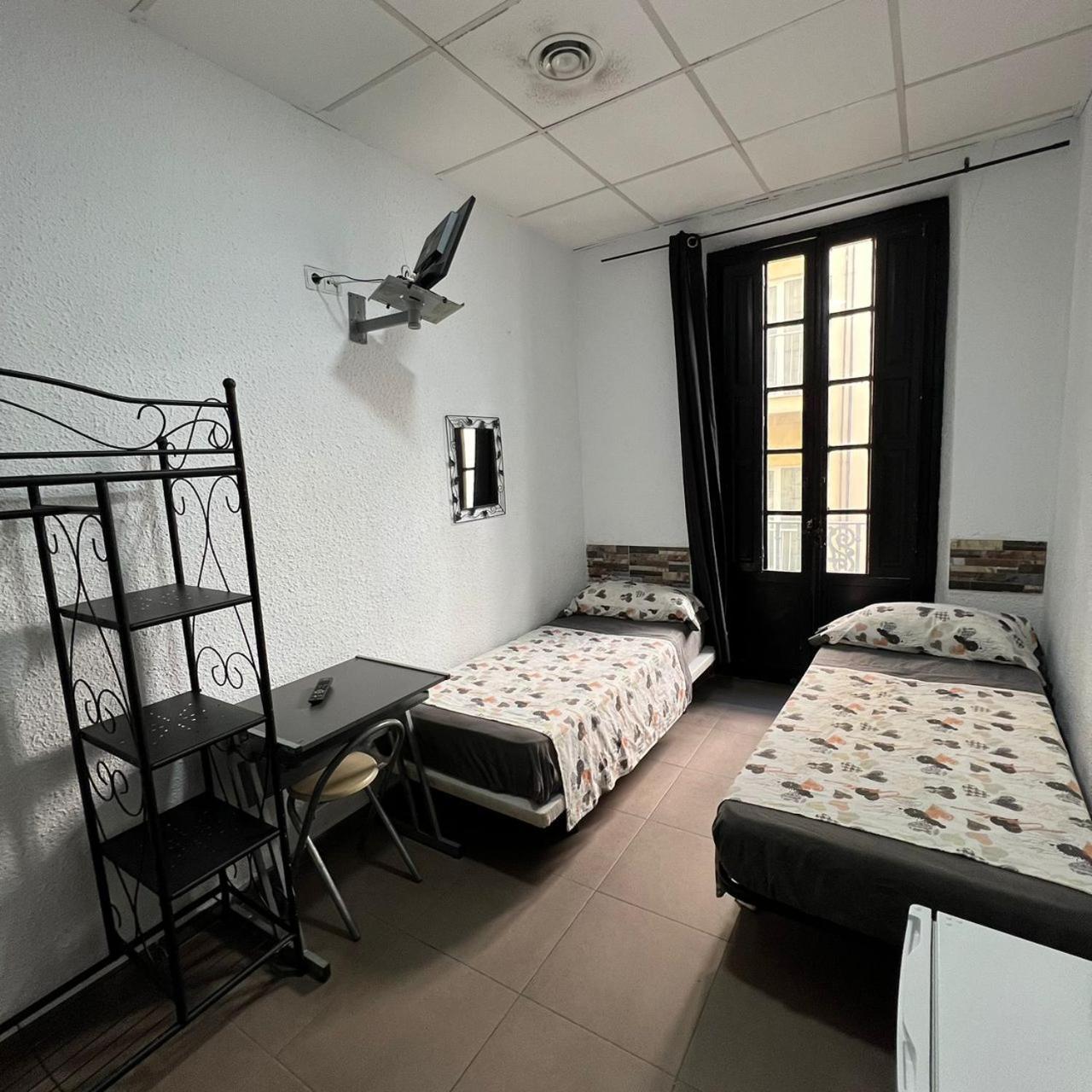 Hostal Milan - Alicante — Photos 3